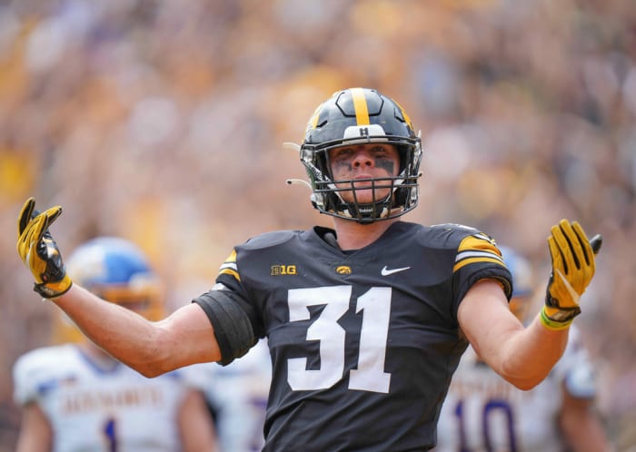 Iowa Hawkeye linebacker Jack Campbell